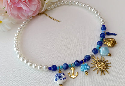 site de bijoux français, collier à breloques bleu, collier à charms bleu, collier à pendentif bleu, collier en perles bleues et breloques bleu pas cher, site de colliers à breloques pas cher, site de collier à charms pas cher, collier femme en perles bleu et breloques, bijoux printemps été 2026, site de bijoux français pas chers, bijoux été 2026 pas cher, collier acier femme frnataisie, site de bijoux en acier pas cher, ite de bijoux tendance pas chers français
