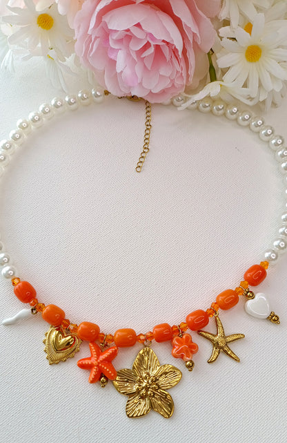site de bijoux français, collier à breloques en perles oranges, collier à charms orange, collier à pendentifs oranges, collier en perles et breloques oranges pas cher, site de colliers à breloques pas cher, site de collier à charms pas cher, collier femme en perles oranges et breloques, collier femme printemps été 2026, collier été 2026 pas chers, site de bijoux femme en acier français âs chers, site de bijoux acier pas chers