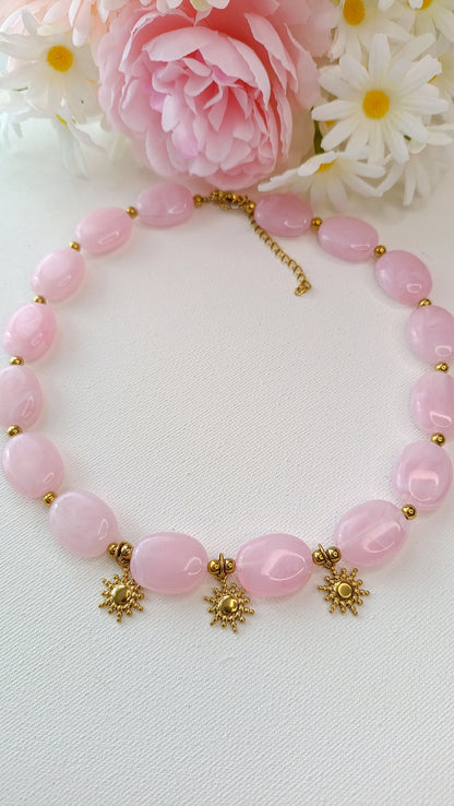 Collier femme grosse perles et soleil, collier femme coloré, collier femme grosses perles colorées, collier femme printemps été 2026 pas cher, bijoux femme printemps été 2026 pas chers, collier femme grosses perles blanches, collier femme grosses perles oranges, collier femme grosse perles roses, collier femme grosses perles bleues, collier femme grosses perles vertes, siyte de bijoux français pas chers, site de bijoux acier pas chers françaisn site de bijoux été 2026