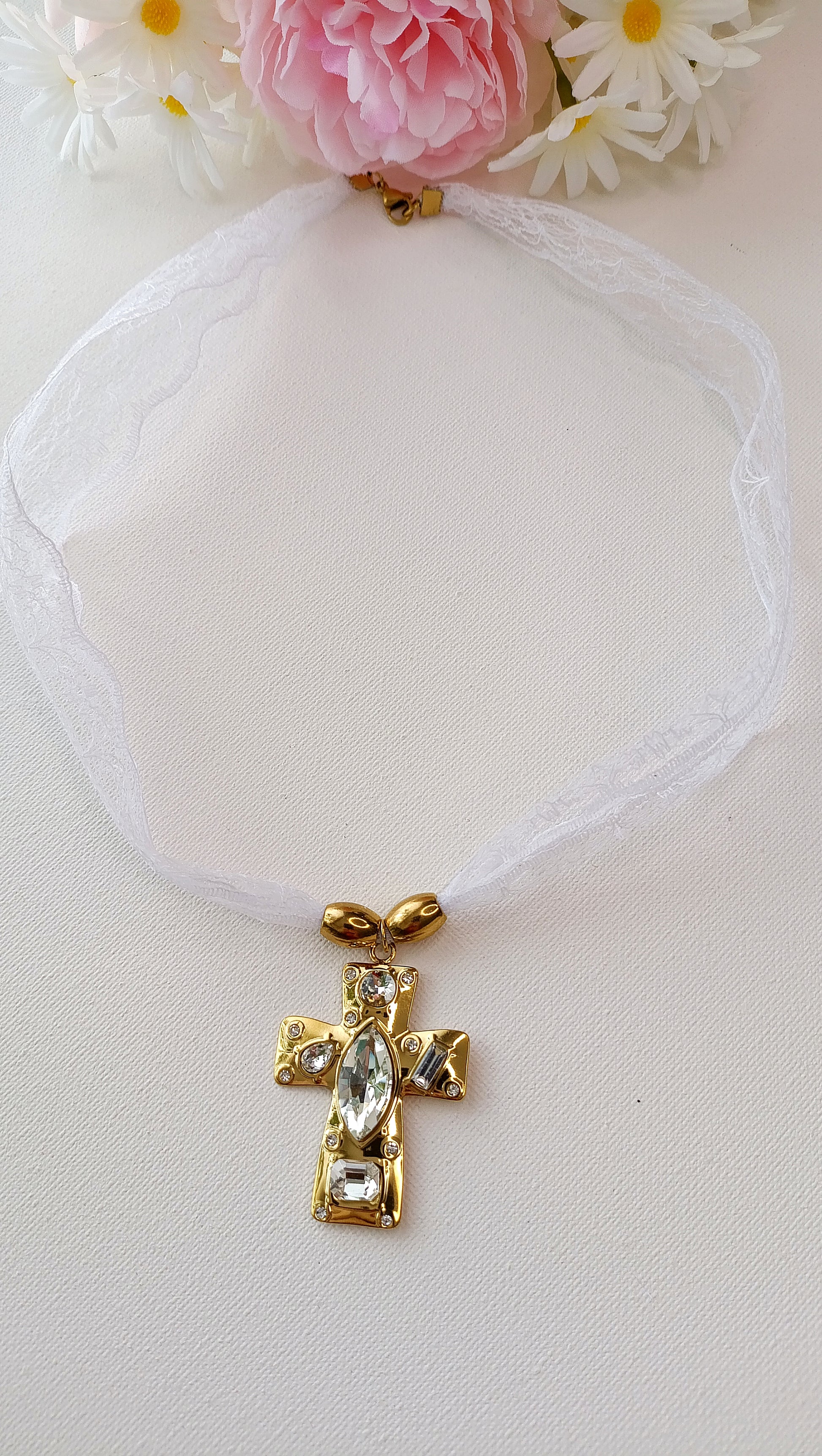 Collier femme en dentelle blanche, collier en dentelle blanche et pendentif, bijoux femme en dentelle de couleur, bijoux femme en dentelle pas cher, bijoux femme en dentelle originaux, bijoux femme en dentelle fantaisie, site de bijoux femme en dentelle
