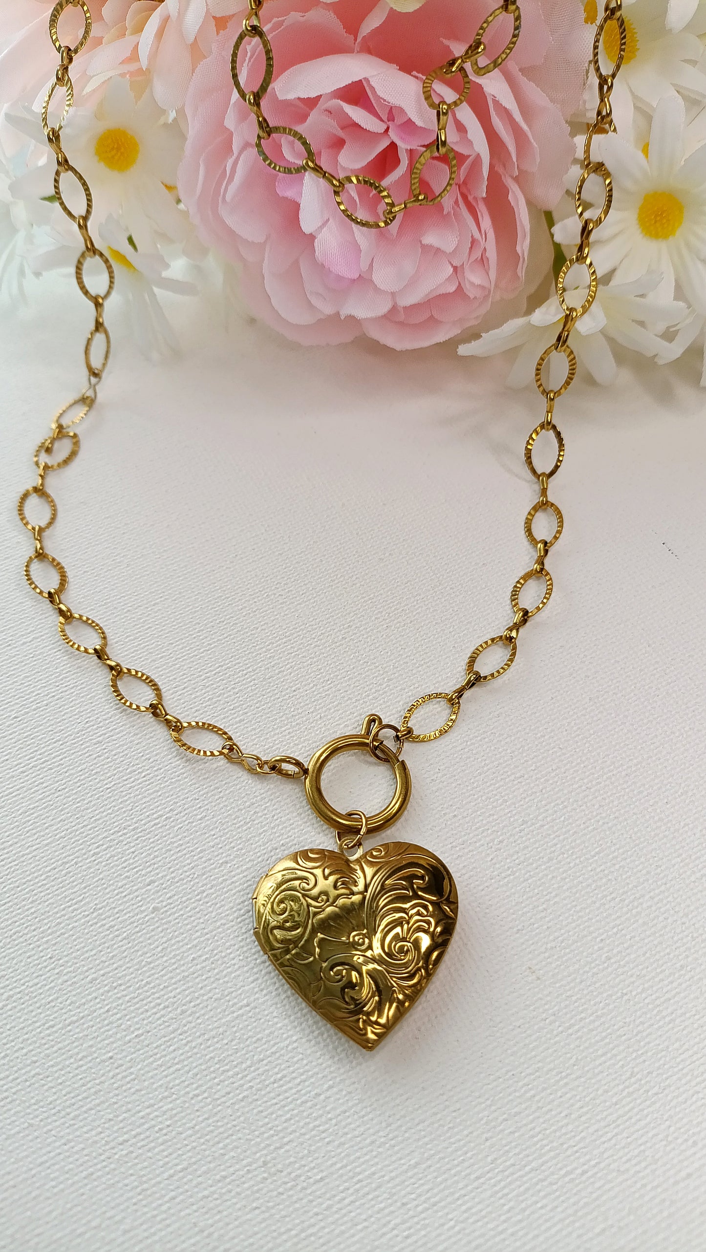 Cassolette femme acier inoxydable avec pendentif cœur, collier femme cassolette en acier inoxydable, cassolette femme cœur, bijoux printemps été femme as chers, site de bijoux femme en acier inoxydable pas cher, site de bijoux de créateur pas cher, créateur de bijoux français