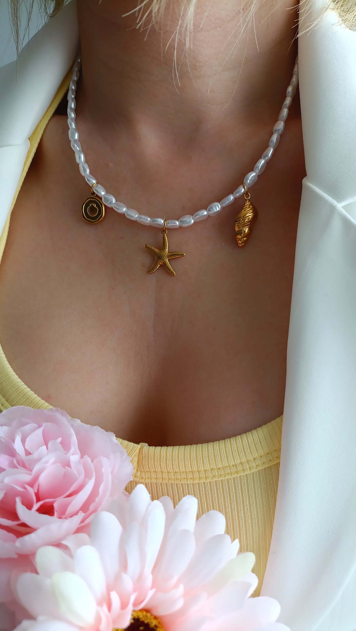 Collier femme en perles et pendentifs coquillage, collier femme coquillages pas cher, bijoux femme printemps été 2026 pas cher, bijoux femme printemps été 2026 originaux, collier femme pendentifs coquillage, collier femme en perles et pendentifs coquillages, collier femme en perles et charms coquillages
