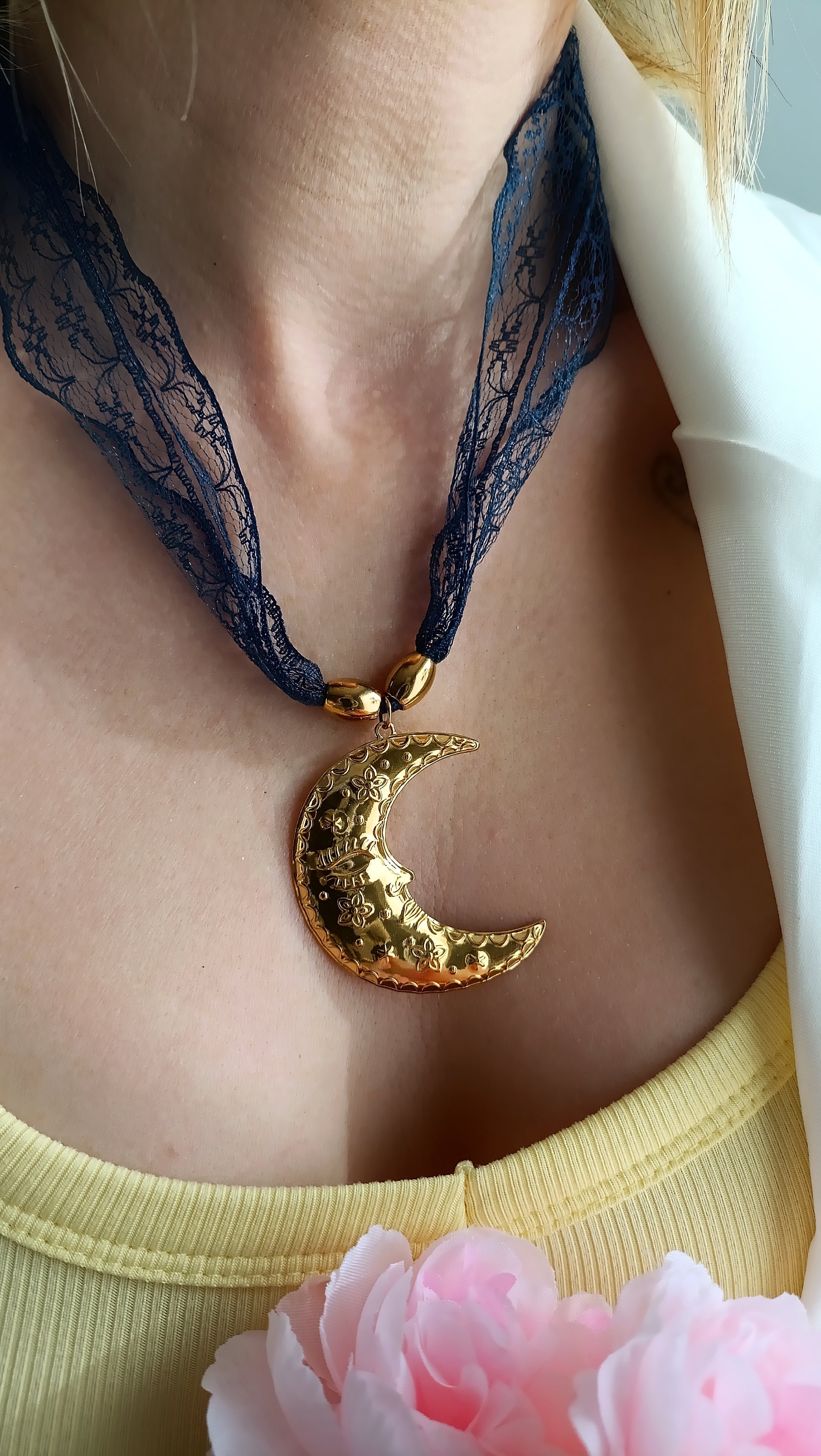 Collier femme en dentelle bleue, collier en dentelle bleue et pendentif, bijoux femme en dentelle de couleur, bijoux femme en dentelle pas cher, bijoux femme en dentelle originaux, bijoux femme en dentelle fantaisie, site de bijoux femme en dentelle