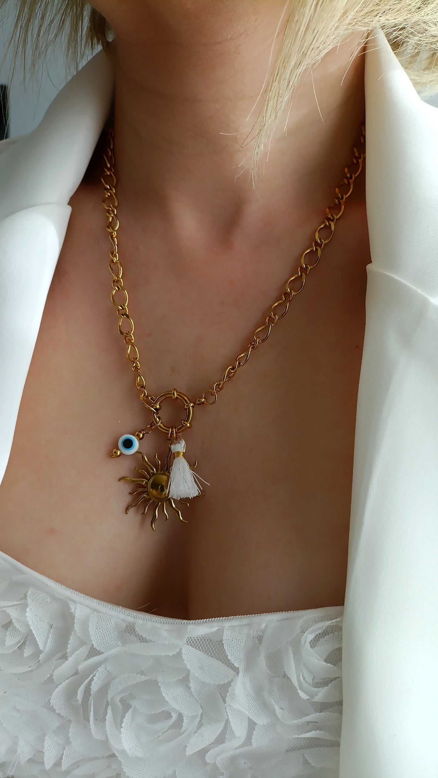 collier femme printemps été 2026 pas cher, bijoux femme printemps été 2026 pas chers, collier femme à pendentifs interchangeables, colliers femme à breloques, collier femme avec soleil pompon, collier de créateur, bijoux de créateur français, bijoux français, 