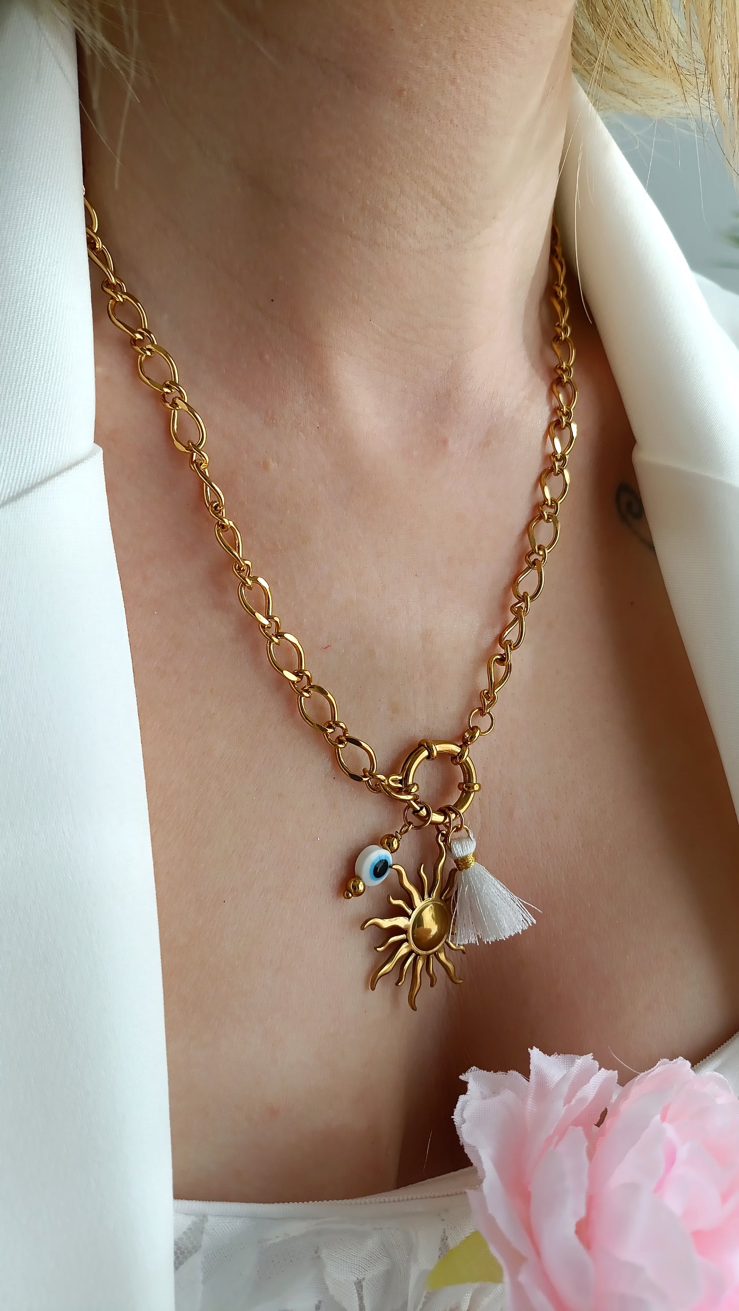 collier femme printemps été 2026 pas cher, bijoux femme printemps été 2026 pas chers, collier femme à pendentifs interchangeables, colliers femme à breloques, collier femme avec soleil pompon, collier de créateur, bijoux de créateur français, bijoux français, 