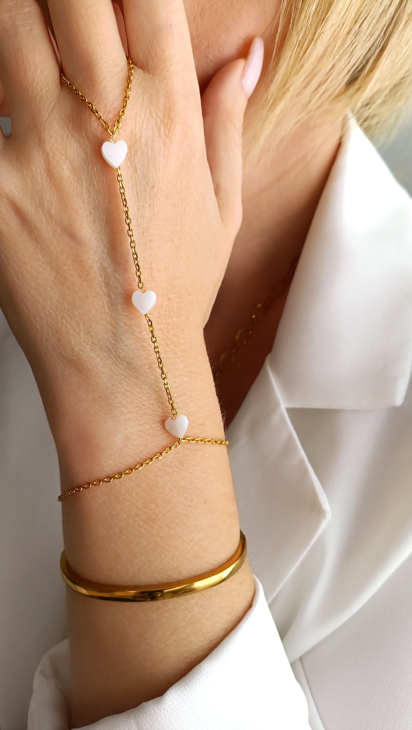Bracelet femme en perles nacrées, bijoux femme en acier inox, bracelet femme en acier inox pas cher, bijoux artisaux français, bijoux de créateurs français, bijoux fantaisie hypoallergéniques, bijoux artisanaux français abordables, bijoux fantaisie hypoallergéniques, bracelet femme grosses perles, site de bijoux fantaisie en acier inox pas cher, site de bijoux faits en france, bijoux de main en acier, bijoux de main fantaisie en acier et nacre