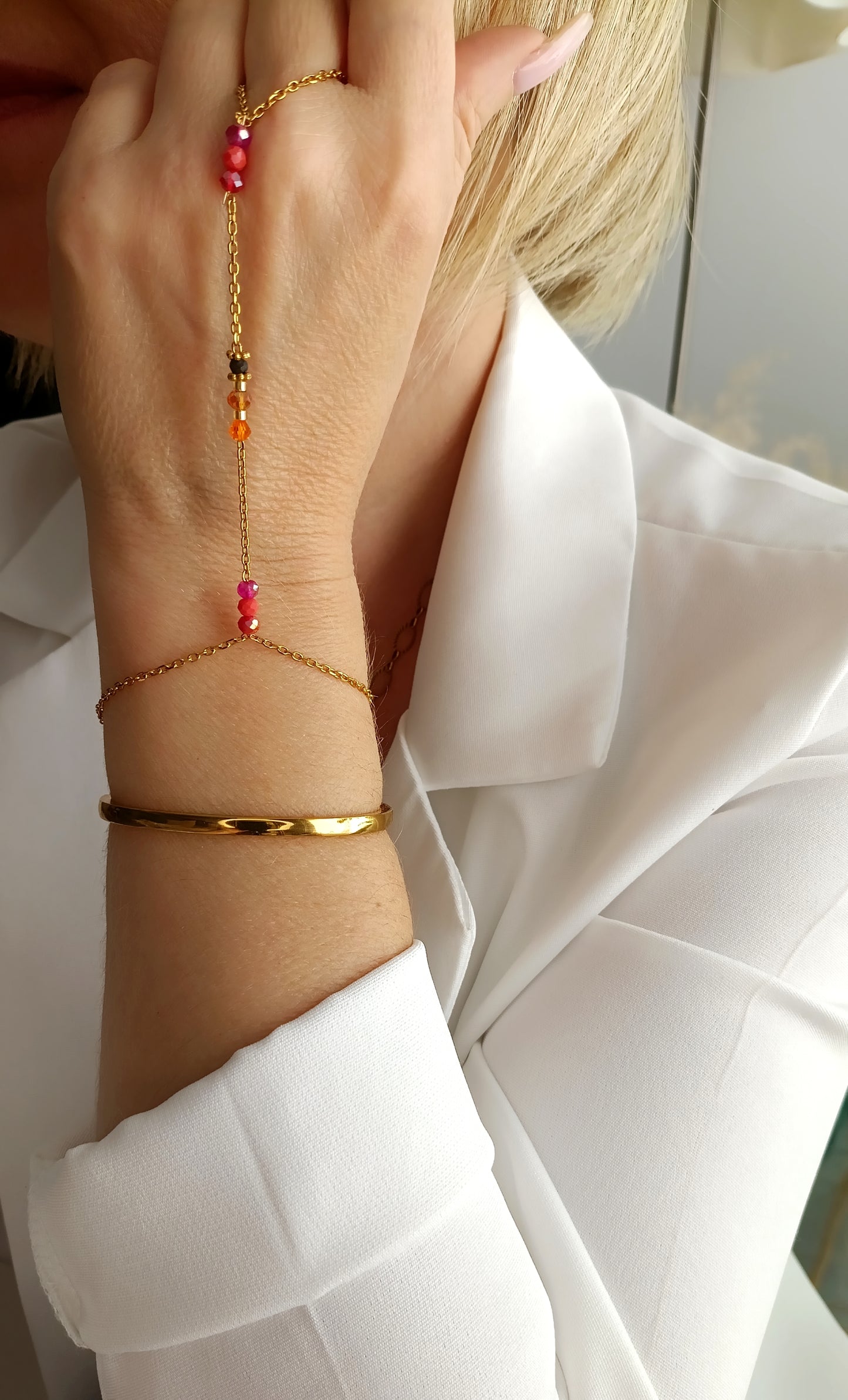 Bracelet femme en perles nacrées, bijoux femme en acier inox, bracelet femme en acier inox pas cher, bijoux artisaux français, bijoux de créateurs français, bijoux fantaisie hypoallergéniques, bijoux artisanaux français abordables, bijoux fantaisie hypoallergéniques, bracelet femme grosses perles, site de bijoux fantaisie en acier inox pas cher, site de bijoux faits en france, bijoux de main en acier, bijoux de main fantaisie en acier et nacre