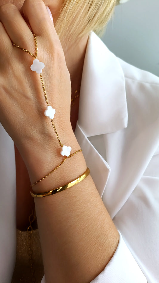 Bracelet femme en perles nacrées, bijoux femme en acier inox, bracelet femme en acier inox pas cher, bijoux artisaux français, bijoux de créateurs français, bijoux fantaisie hypoallergéniques, bijoux artisanaux français abordables, bijoux fantaisie hypoallergéniques, bracelet femme grosses perles, site de bijoux fantaisie en acier inox pas cher, site de bijoux faits en france, bijoux de main en acier, bijoux de main fantaisie en acier et nacre
