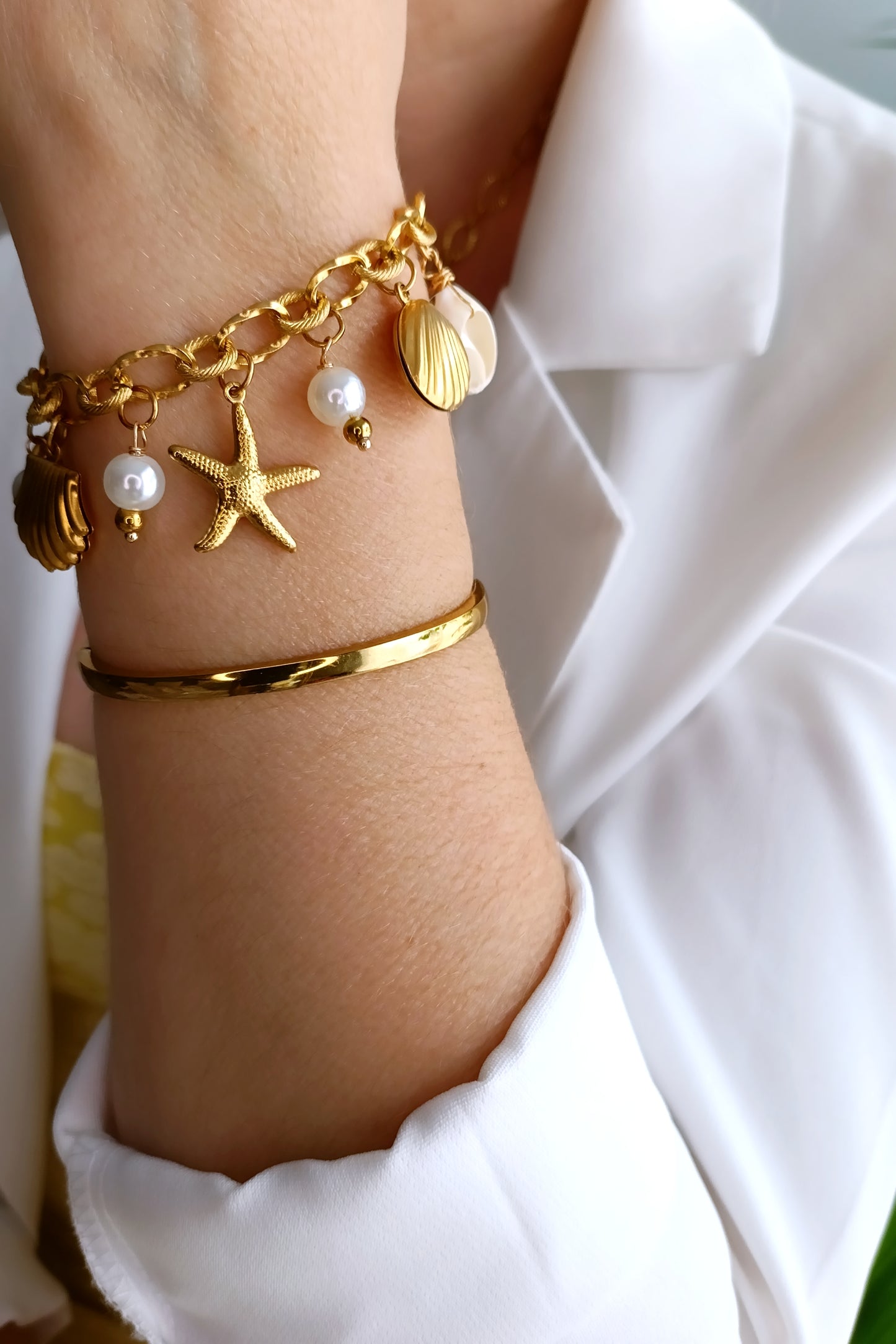Bracelet femme en perles nacrées, bijoux femme en acier inox, bracelet femme en acier inox pas cher, bijoux artisaux français, bijoux de créateurs français, bijoux fantaisie hypoallergéniques, bijoux artisanaux français abordables, bijoux fantaisie hypoallergéniques, bracelet femme grosses perles, site de bijoux fantaisie en acier inox pas cher, site de bijoux faits en france, bijoux de main en acier, bijoux de main fantaisie en acier et nacre