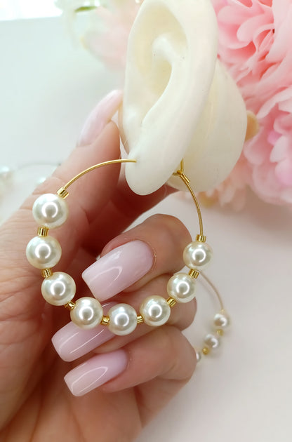 Créoles femme en perles, bijoux artisanaux français, site de bijoux de créateur français, bijoux de créateur en acier inox, bijoux français hypoallergéniques, créoles femme en perles nacrées