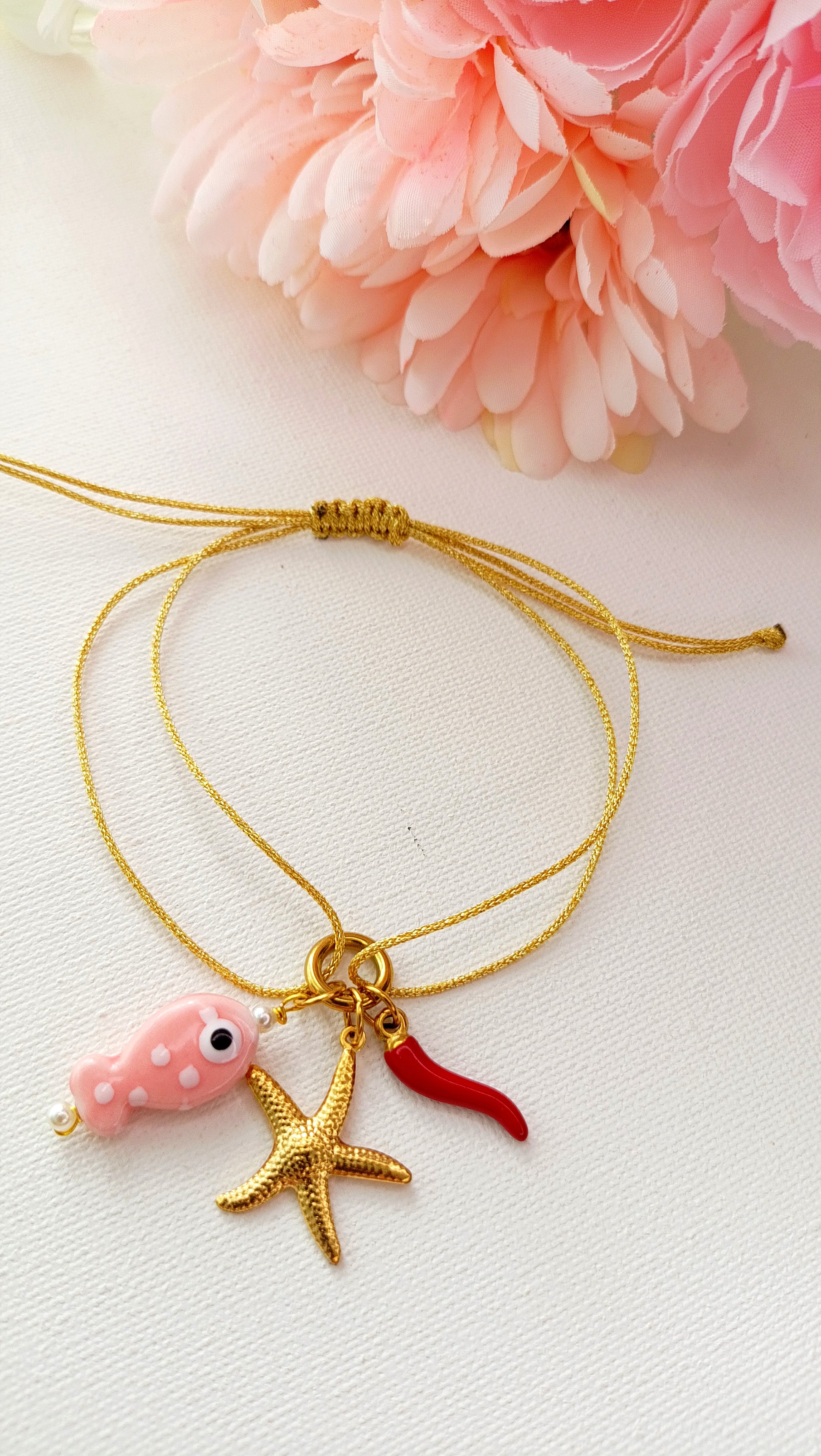 bracelet à charm acier inox, bijoux de créateur français pas cher, bijoux artisanaux français, bracelet à pendentifs, bracelet femme cordon, bracelet femme acier inox pas cher, bijoux fantaisie en acier inxo pas cher, site de bijoux de créateur français, 