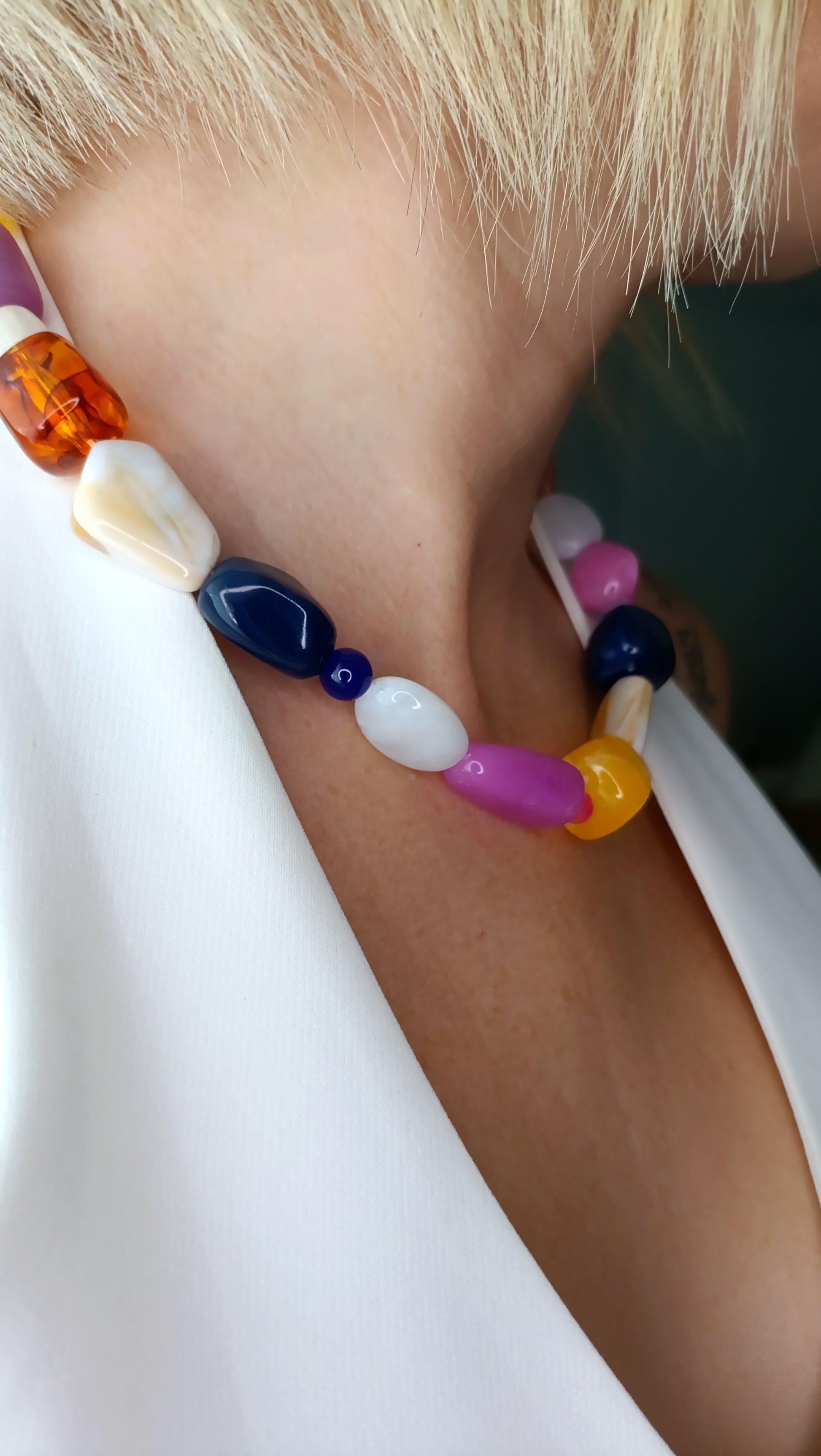 collier femme grosses perles, collier femme grandes perles, collier femme grosses perles colorées, collier femme grandes perles colorées, collier sezanne, collier grosses perles de couleur, collier femme vintage, collier femme années 70, collier femme années 80, collier femme années 90 