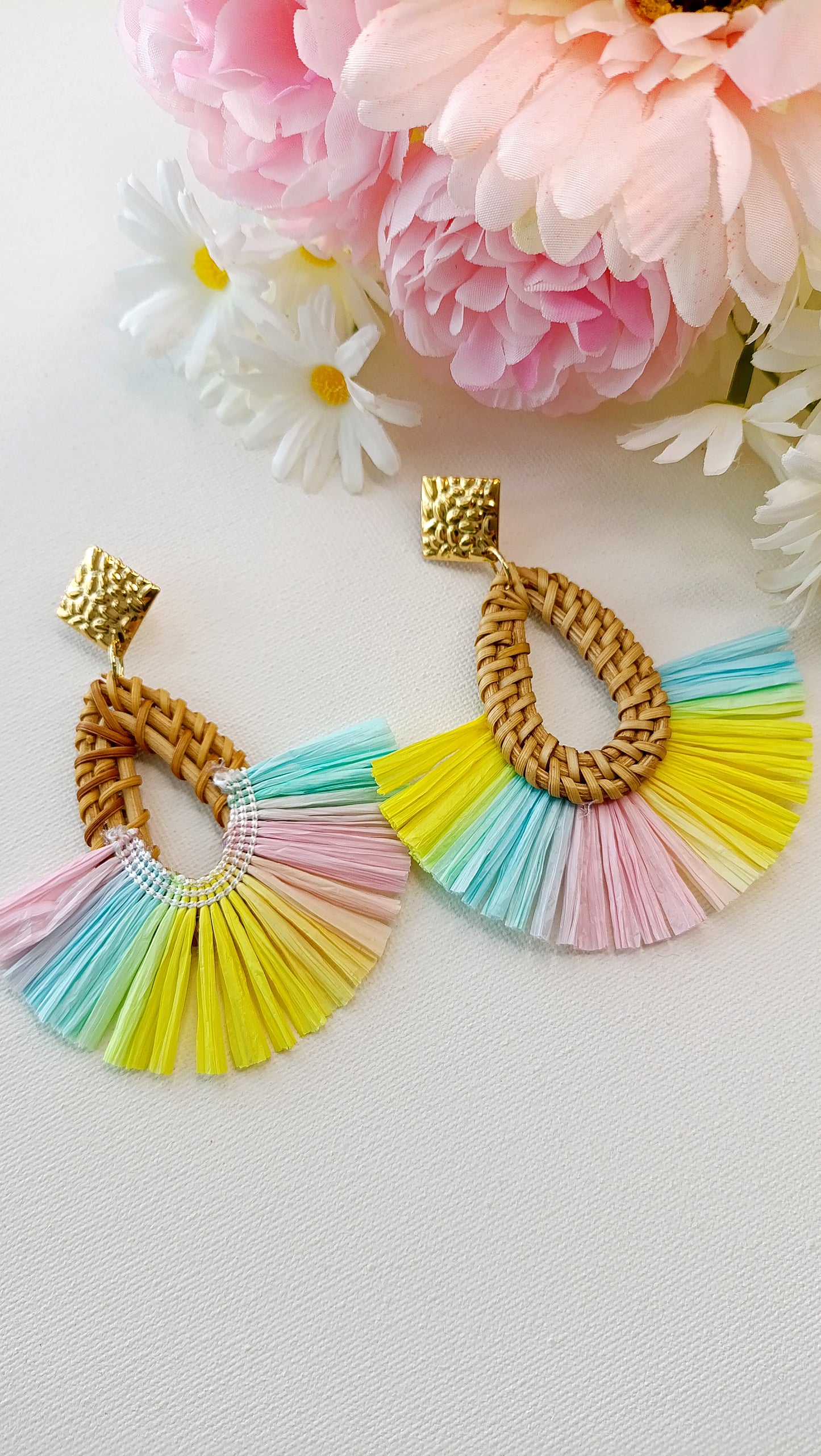 boucles d'oreilles en raphia et acier inoxydable, boucles d'oreilles femme en raphia pas cher, boucles d'oreilles en raphia originales, boucles d'oreilles en raphia de qualité, boucles d'oreilles en raphia et acier inox pas cher, boucles femme en raphia français