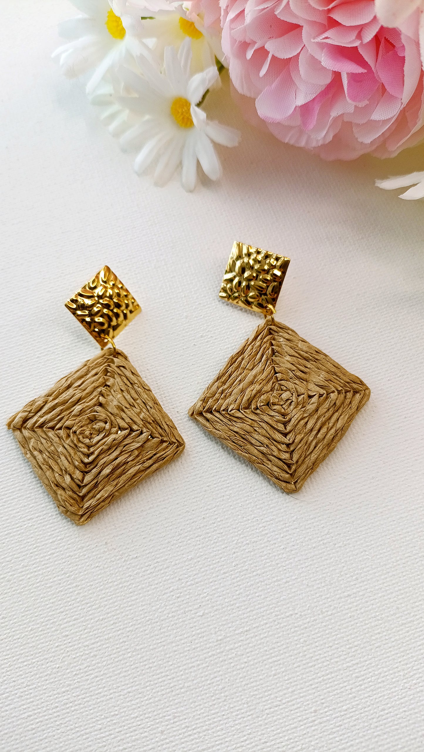 Boucles d'oreilles acier inox et raphia bleu, boucles d'oreilles en raphia, boucles d'oreilles raphia et acier inoxydable, bijoux femme en raphia