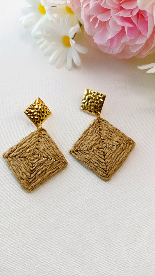 Boucles d'oreilles acier inox et raphia bleu, boucles d'oreilles en raphia, boucles d'oreilles raphia et acier inoxydable, bijoux femme en raphia