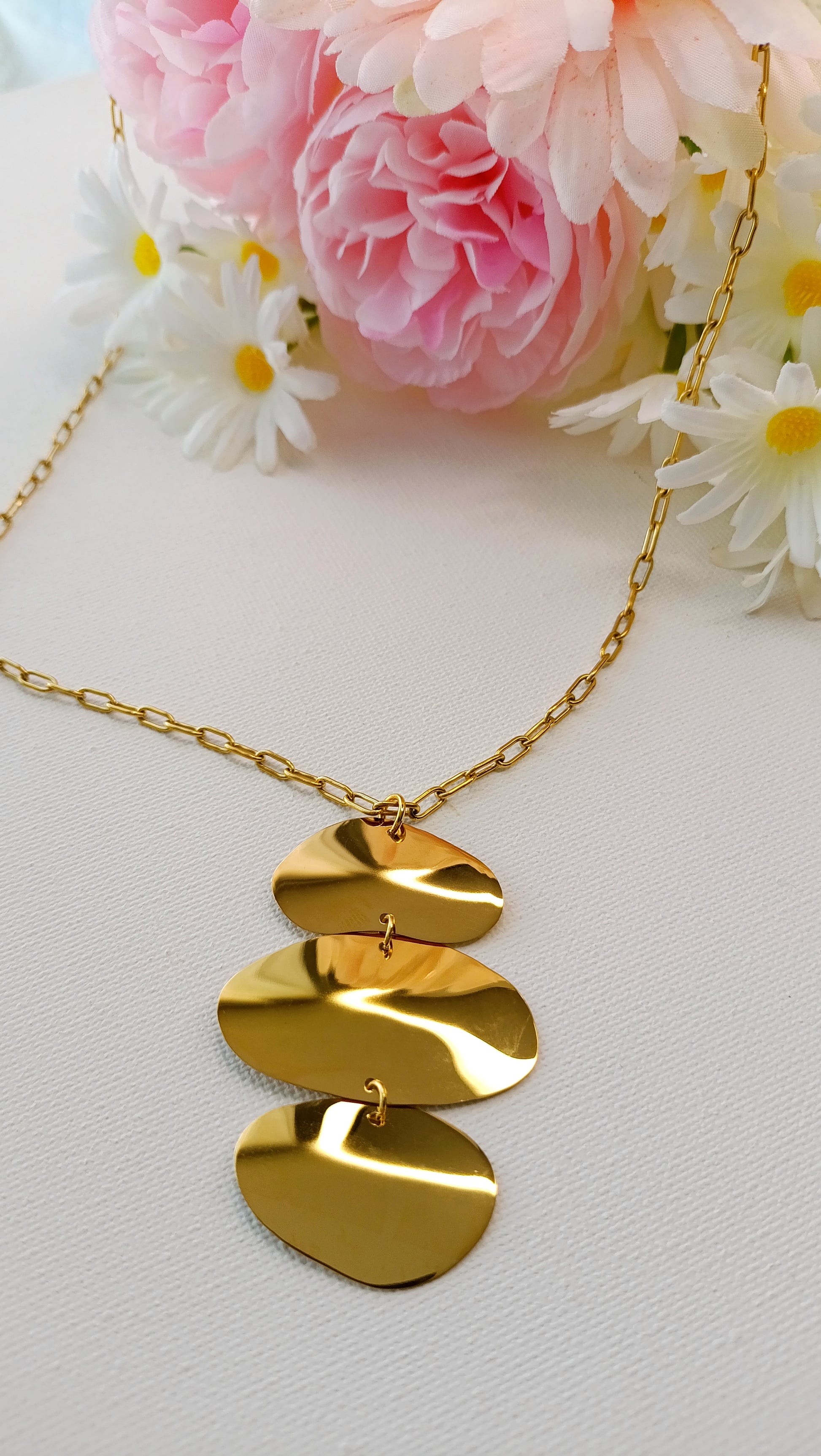 parure de bijoux femme plaqué or, collier et boucles d'oreilles acier inox femme, parure de bijoux p=acier inox femme pas cher, parure de bijoux pas cher de créateur, parure de bijoux rares, bijoux français rares, bijoux français de qualité, 