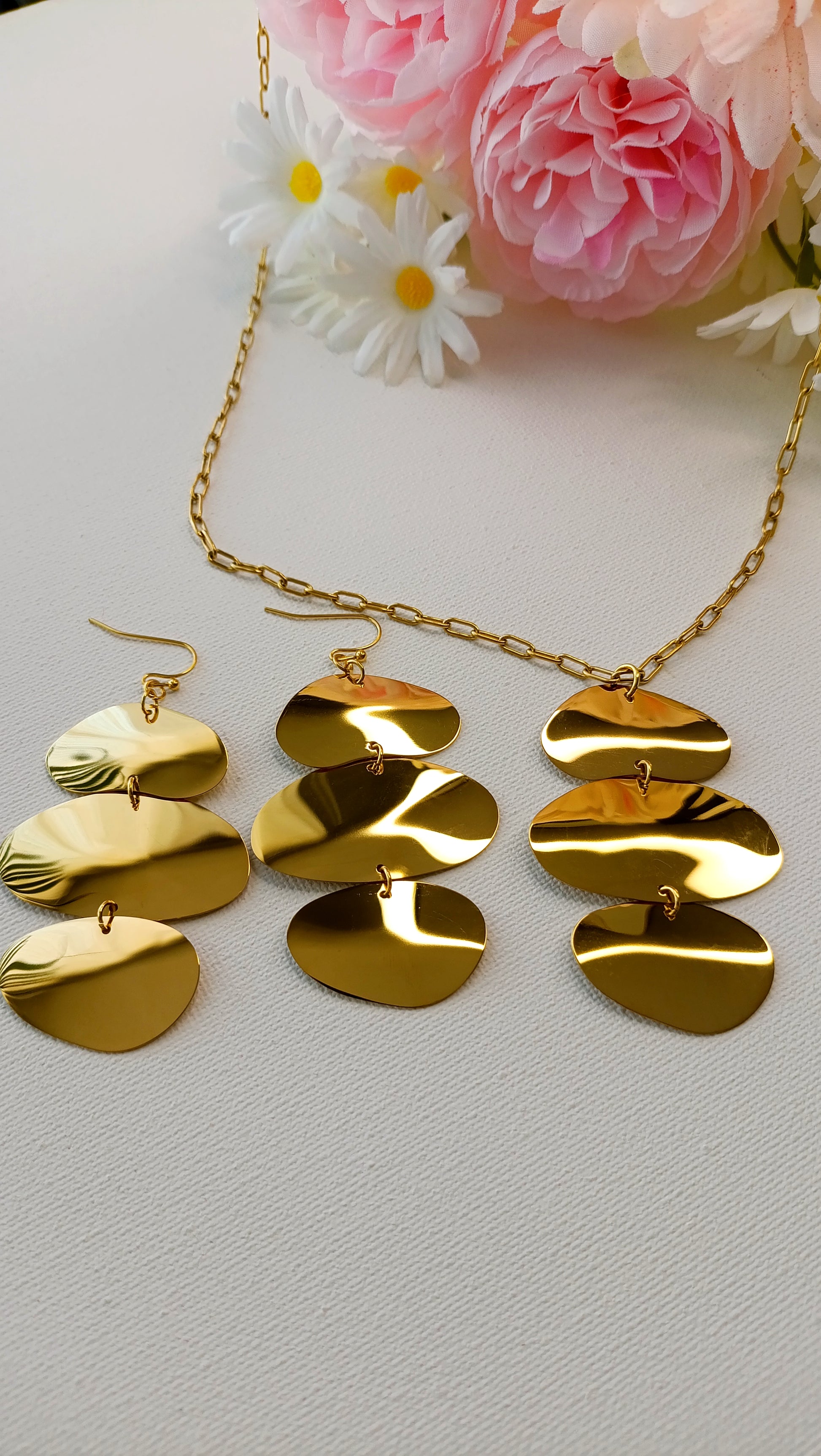 parure de bijoux femme plaqué or, collier et boucles d'oreilles acier inox femme, parure de bijoux p=acier inox femme pas cher, parure de bijoux pas cher de créateur, parure de bijoux rares, bijoux français rares, bijoux français de qualité, 