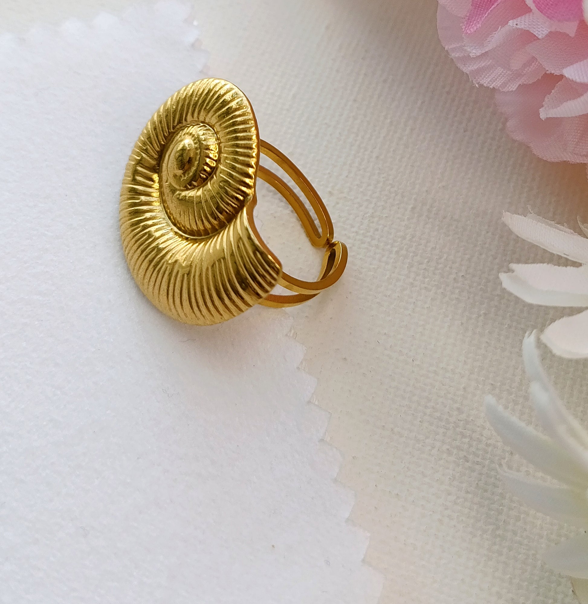 bague femme en acier inoxydable doré or, bague femme en acier inox plaqué or, bague femme fantaisie, bagues femme originales, bagues femme de qualité, bague femme pas chères, bagues femme en acier inox pas chères, bague femme, bague femme unique by m, bague femme aparanjan, bague femme musardise, bague femme manège à bijoux, bagues femme my house of jewels, bague femme bijoux brigitte, bagues femme très belles, bagues femme résistantes, bague étoiles et lune femme acier