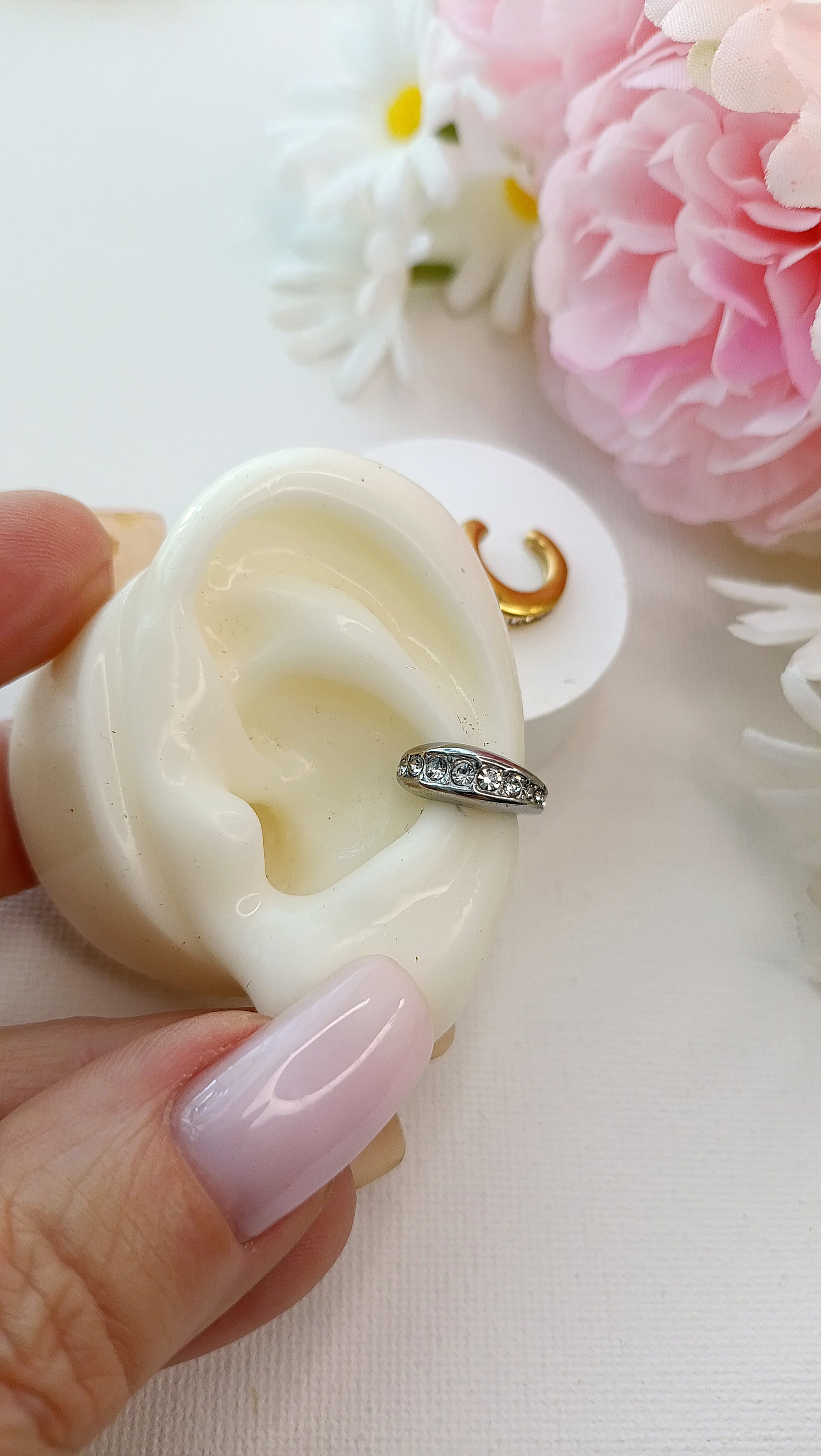 bague d'oreille ear cuff femme en acier inoxydable, bague d'oreille ear cuff femme en acier inox plaqué or, bague d'oreille ear cuff femme fantaisie, bague d'oreille ear cuff femme originales, ear cuff femme de qualité, bague d'oreille femme pas chères, ear cuff femme en acier inox pas chères, bague d'oreille femme, bague d'oreille femme aparanjan, ear cuff femme musardise, bague d'oreille femme musardise, bague d'oreille hypoallergénique en acier, ear cuff hypoallergénique en acier