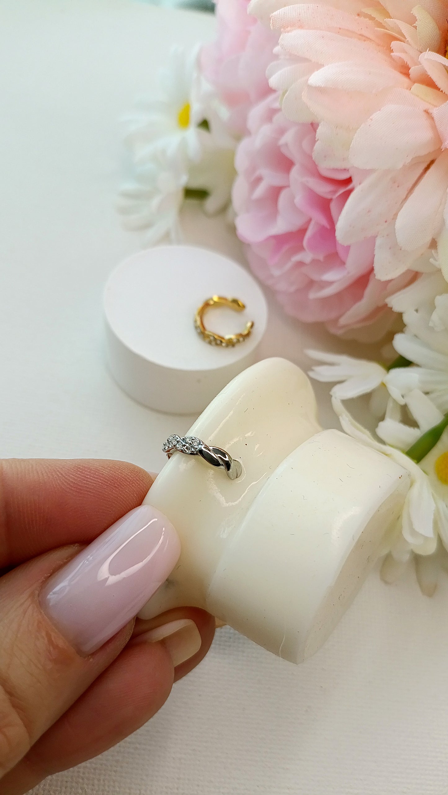 bague d'oreille ear cuff femme en acier inoxydable, bague d'oreille ear cuff femme en acier inox plaqué or, bague d'oreille ear cuff femme fantaisie, bague d'oreille ear cuff femme originales, ear cuff femme de qualité, bague d'oreille femme pas chères, ear cuff femme en acier inox pas chères, bague d'oreille femme, bague d'oreille femme aparanjan, ear cuff femme musardise, bague d'oreille femme musardise, bague d'oreille hypoallergénique en acier, ear cuff hypoallergénique en acier
