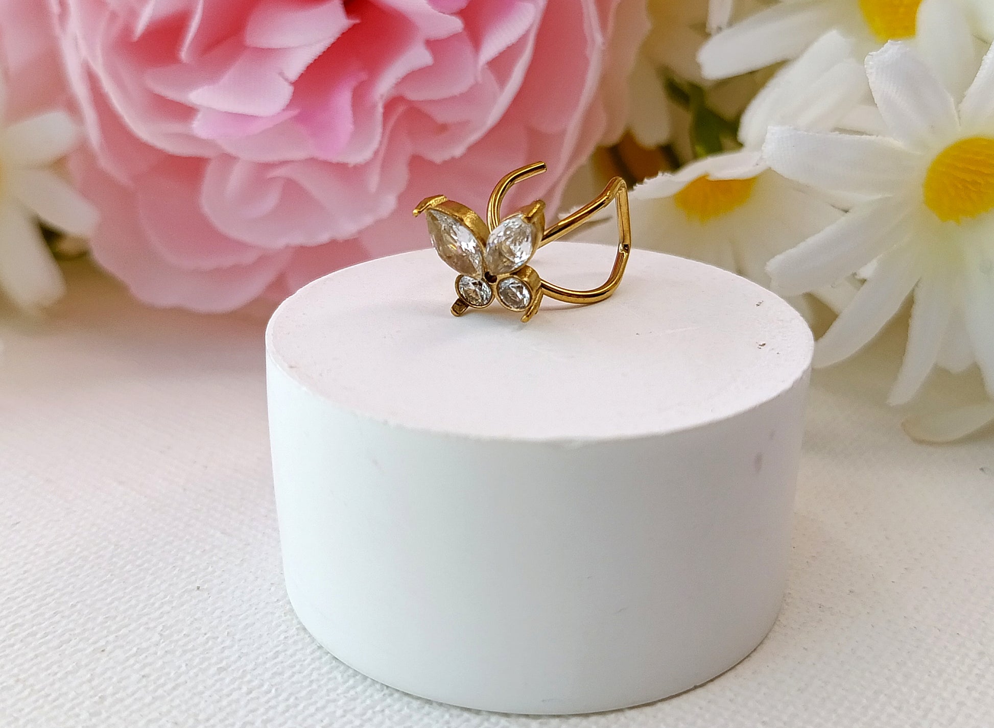 bague d'oreille ear cuff femme en acier inoxydable, bague d'oreille ear cuff femme en acier inox plaqué or, bague d'oreille ear cuff femme fantaisie, bague d'oreille ear cuff femme originales, ear cuff femme de qualité, bague d'oreille femme pas chères, ear cuff femme en acier inox pas chères, bague d'oreille femme, bague d'oreille femme aparanjan, ear cuff femme musardise, bague d'oreille femme musardise, bague d'oreille hypoallergénique en acier, ear cuff hypoallergénique en acier