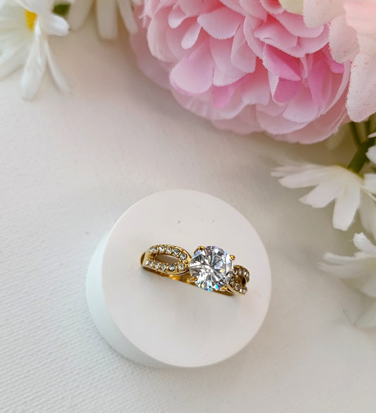 bague femme en acier inoxydable, bague en acier inox plaqué or, bague femme fantaisie, bague femme originales,bague femme de qualité, bague femme pas chères, bague femme en acier inox pas chères, bague femme haute fantaisie, bague femme aparanjan, bague femme musardise, bague femme hypoallergénique en acier, bague hypoallergénique en acier, bahue femme qui brille, bague femme oxyde de zirconium, bague femme strass, bague de promesse femme