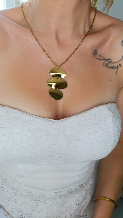 parure de bijoux femme plaqué or, collier et boucles d'oreilles acier inox femme, parure de bijoux p=acier inox femme pas cher, parure de bijoux pas cher de créateur, parure de bijoux rares, bijoux français rares, bijoux français de qualité, 