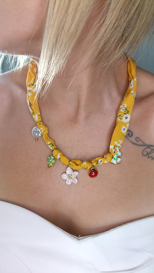 collier foulard femme, collier foulard à breloques, collier foulard à charms, collier foulard à pendentifs en acier inox, collier foulard fantaisie, collier foulard pas cher, collier foulard original, collier foulard fait en france, collier foulard de créateur, collier foulard abordable, bijoux en acier inoxydable pas cher, bijoux en acier inoxydable de qualité, meilleur site de bijoux de créateur en acier inox, meilleur site français de bijoux en acier inox, bijoux français rares
