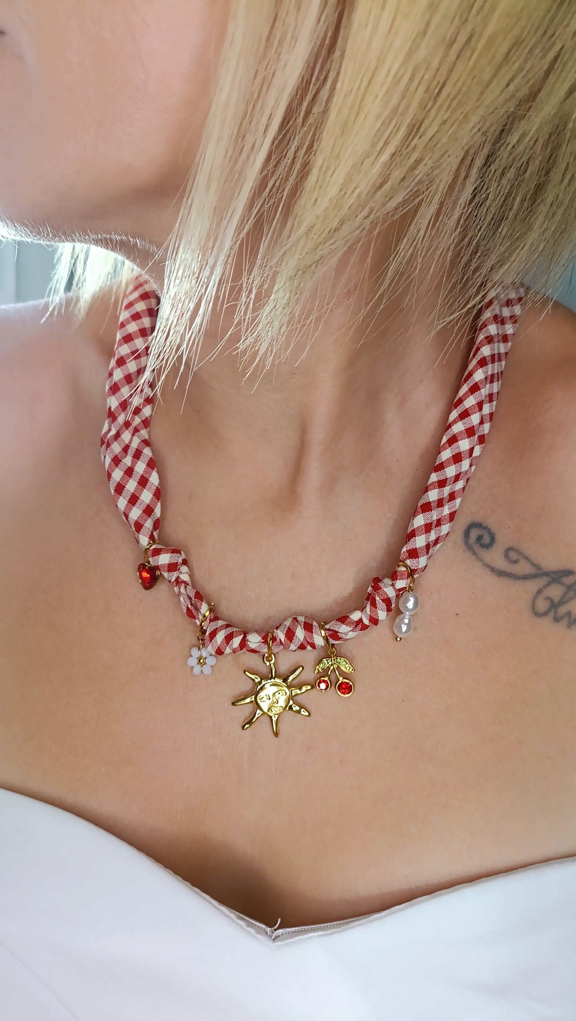 collier foulard femme, collier foulard à breloques, collier foulard à charms, collier foulard à pendentifs en acier inox, collier foulard fantaisie, collier foulard pas cher, collier foulard original, collier foulard fait en france, collier foulard de créateur, collier foulard abordable, bijoux en acier inoxydable pas cher, bijoux en acier inoxydable de qualité, meilleur site de bijoux de créateur en acier inox, meilleur site français de bijoux en acier inox, bijoux français rares