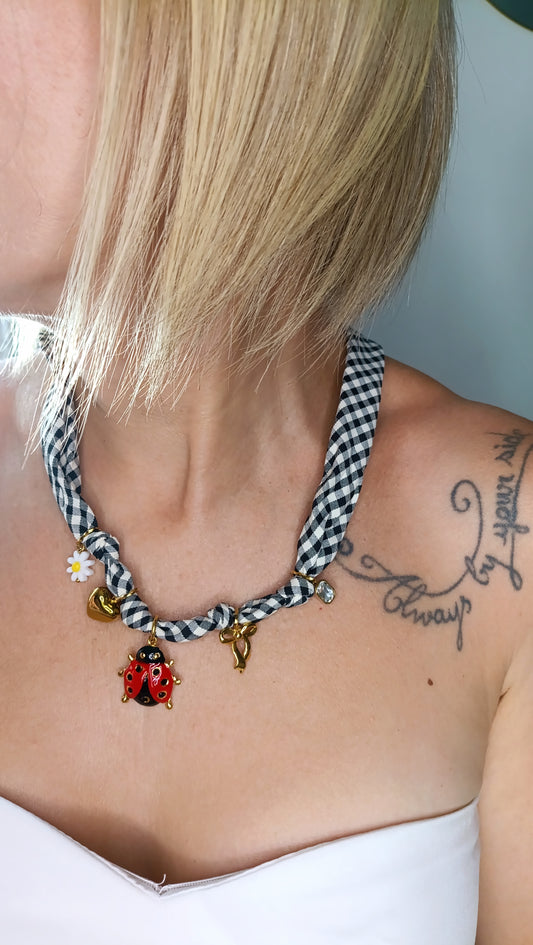 collier foulard femme, collier foulard à breloques, collier foulard à charms, collier foulard à pendentifs en acier inox, collier foulard fantaisie, collier foulard pas cher, collier foulard original, collier foulard fait en france, collier foulard de créateur, collier foulard abordable, bijoux en acier inoxydable pas cher, bijoux en acier inoxydable de qualité, meilleur site de bijoux de créateur en acier inox, meilleur site français de bijoux en acier inox, bijoux français rares