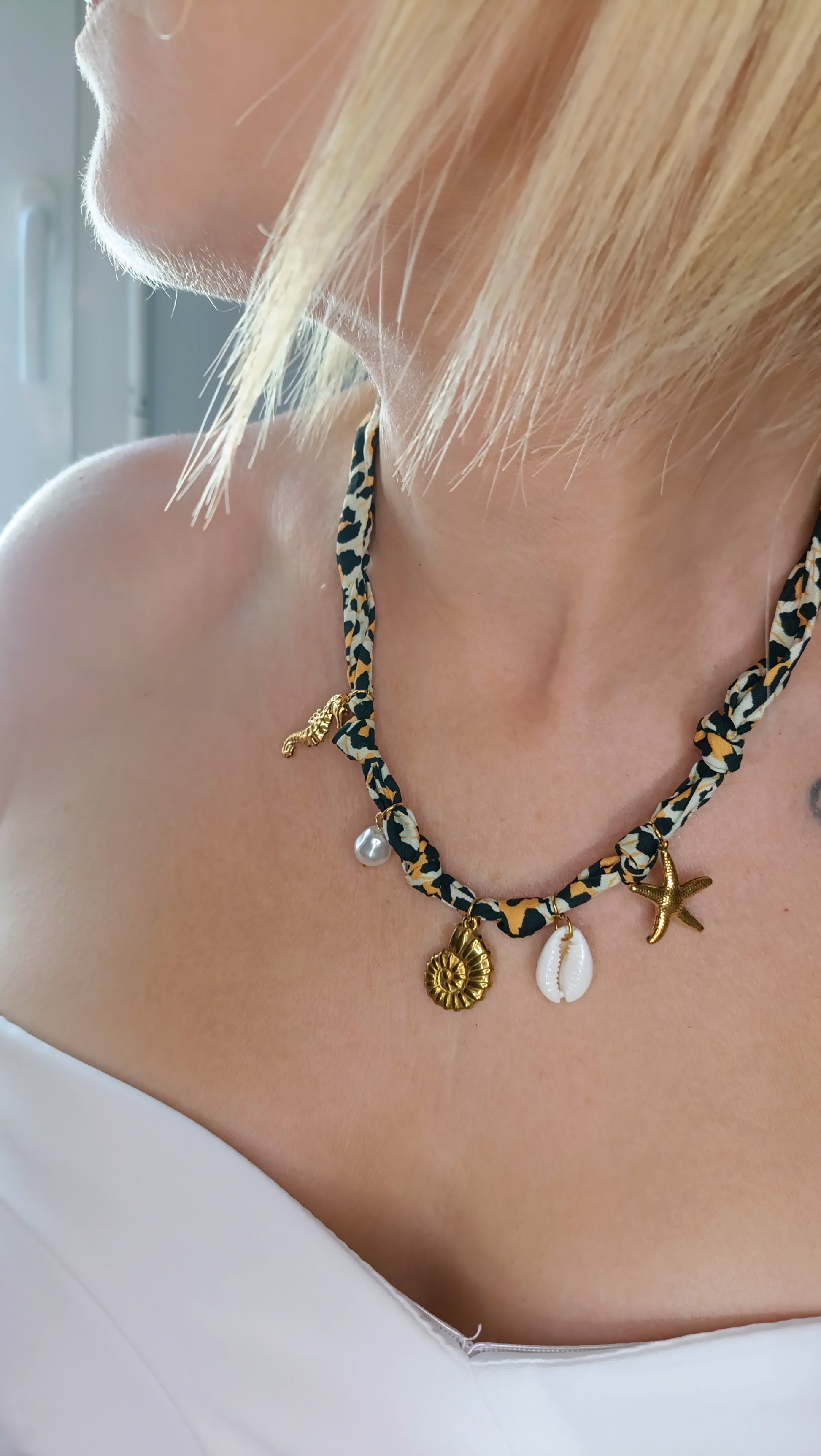 collier foulard femme, collier foulard à breloques, collier foulard à charms, collier foulard à pendentifs en acier inox, collier foulard fantaisie, collier foulard pas cher, collier foulard original, collier foulard fait en france, collier foulard de créateur, collier foulard abordable, bijoux en acier inoxydable pas cher, bijoux en acier inoxydable de qualité, meilleur site de bijoux de créateur en acier inox, meilleur site français de bijoux en acier inox, bijoux français rares