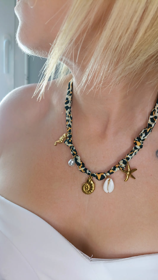 collier foulard femme, collier foulard à breloques, collier foulard à charms, collier foulard à pendentifs en acier inox, collier foulard fantaisie, collier foulard pas cher, collier foulard original, collier foulard fait en france, collier foulard de créateur, collier foulard abordable, bijoux en acier inoxydable pas cher, bijoux en acier inoxydable de qualité, meilleur site de bijoux de créateur en acier inox, meilleur site français de bijoux en acier inox, bijoux français rares