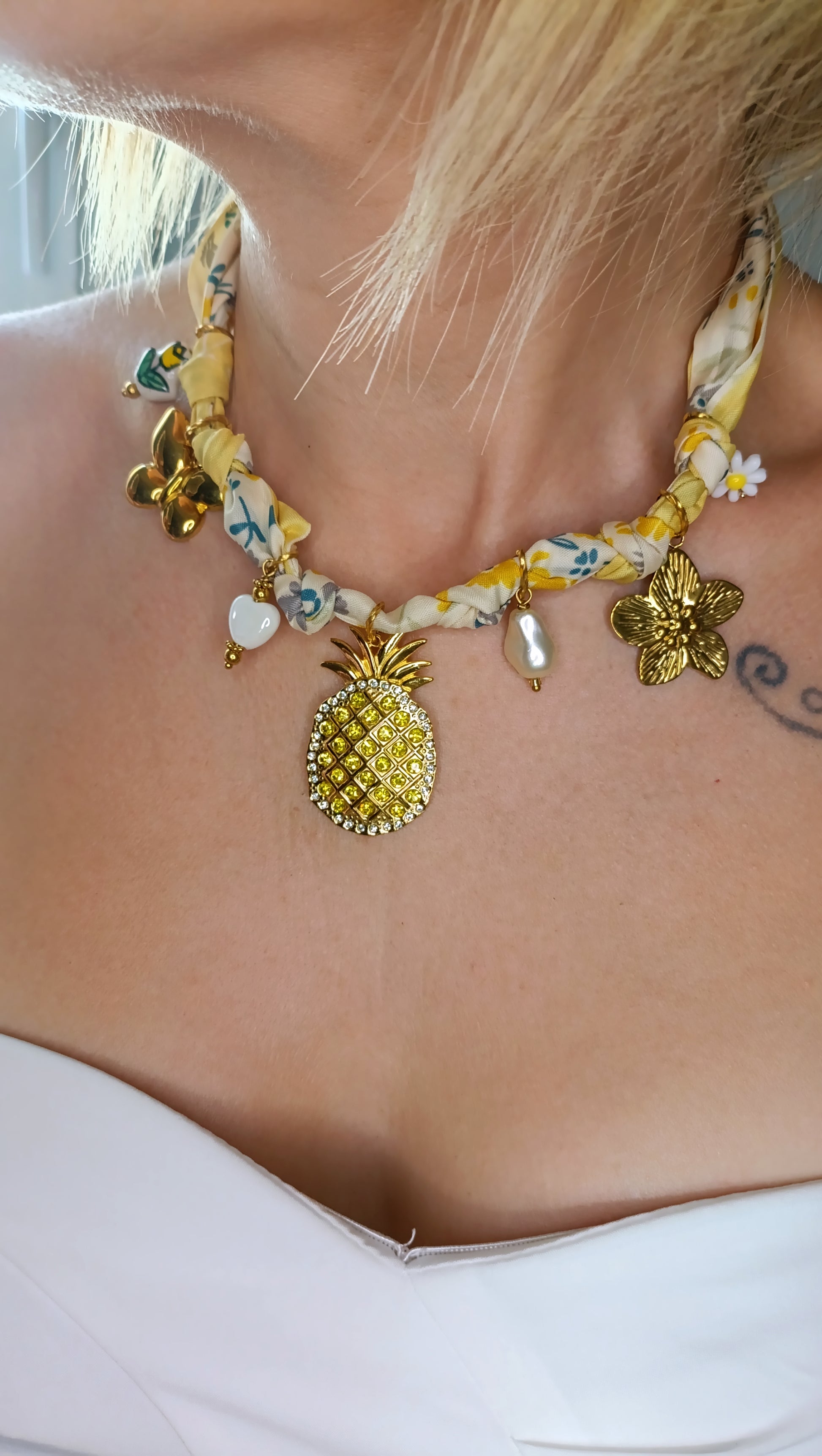 collier foulard femme, collier foulard à breloques, collier foulard à charms, collier foulard à pendentifs en acier inox, collier foulard fantaisie, collier foulard pas cher, collier foulard original, collier foulard fait en france, collier foulard de créateur, collier foulard abordable, bijoux en acier inoxydable pas cher, bijoux en acier inoxydable de qualité, meilleur site de bijoux de créateur en acier inox, meilleur site français de bijoux en acier inox, bijoux français rares
