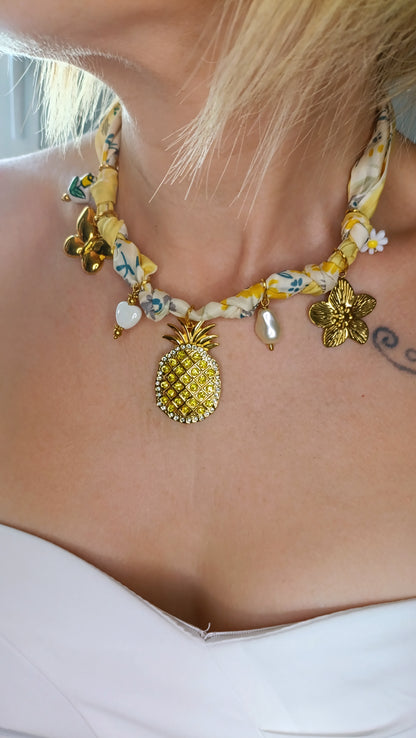 collier foulard femme, collier foulard à breloques, collier foulard à charms, collier foulard à pendentifs en acier inox, collier foulard fantaisie, collier foulard pas cher, collier foulard original, collier foulard fait en france, collier foulard de créateur, collier foulard abordable, bijoux en acier inoxydable pas cher, bijoux en acier inoxydable de qualité, meilleur site de bijoux de créateur en acier inox, meilleur site français de bijoux en acier inox, bijoux français rares