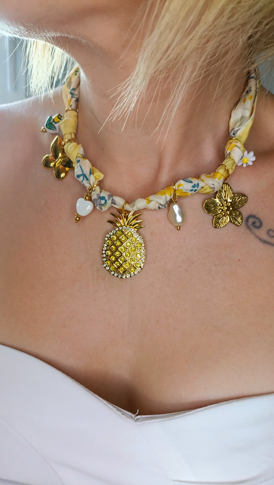 collier foulard femme, collier foulard à breloques, collier foulard à charms, collier foulard à pendentifs en acier inox, collier foulard fantaisie, collier foulard pas cher, collier foulard original, collier foulard fait en france, collier foulard de créateur, collier foulard abordable, bijoux en acier inoxydable pas cher, bijoux en acier inoxydable de qualité, meilleur site de bijoux de créateur en acier inox, meilleur site français de bijoux en acier inox, bijoux français rares