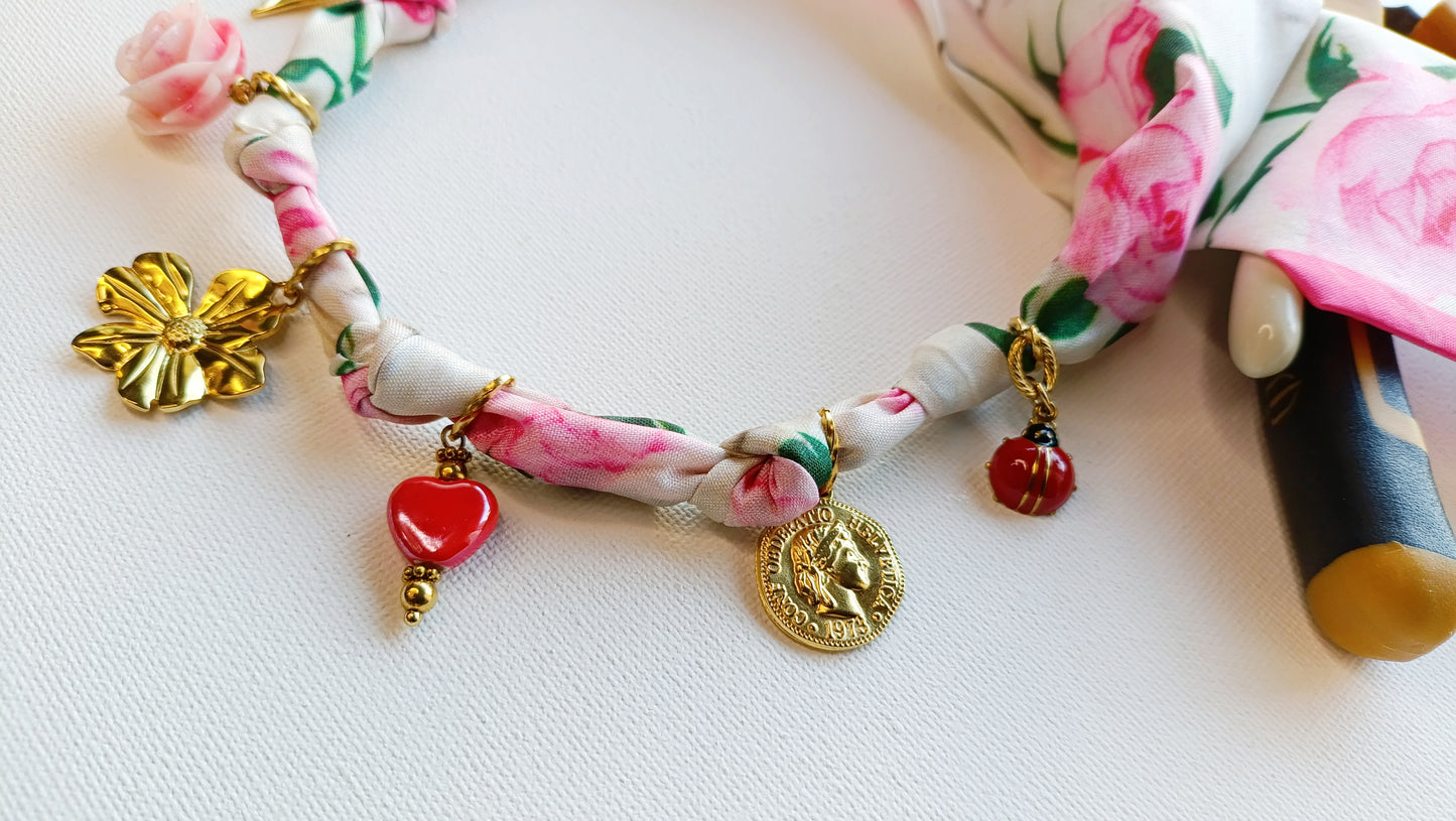 Collier foulard Rendez-vous /  Acier inoxydable, collier foulard en tissu à charms