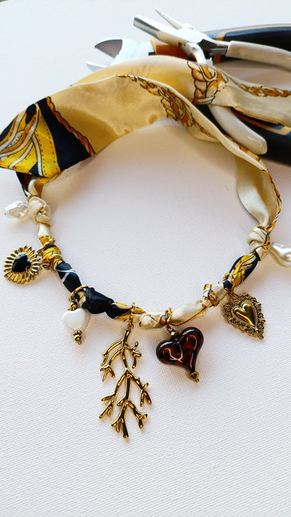collier foulard femme, collier foulard à breloques, collier foulard à charms, collier foulard à pendentifs en acier inox, collier foulard fantaisie, collier foulard pas cher, collier foulard original, collier foulard fait en france, collier foulard de créateur, collier foulard abordable, bijoux en acier inoxydable pas cher, bijoux en acier inoxydable de qualité, meilleur site de bijoux de créateur en acier inox, meilleur site français de bijoux en acier inox, bijoux français rares