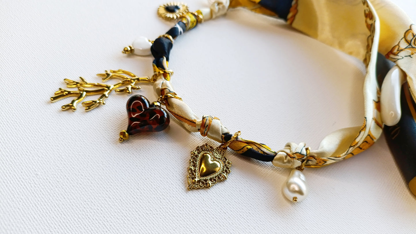 collier foulard femme, collier foulard à breloques, collier foulard à charms, collier foulard à pendentifs en acier inox, collier foulard fantaisie, collier foulard pas cher, collier foulard original, collier foulard fait en france, collier foulard de créateur, collier foulard abordable, bijoux en acier inoxydable pas cher, bijoux en acier inoxydable de qualité, meilleur site de bijoux de créateur en acier inox, meilleur site français de bijoux en acier inox, bijoux français rares