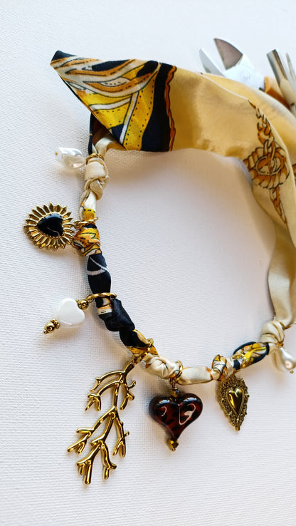 collier foulard femme, collier foulard à breloques, collier foulard à charms, collier foulard à pendentifs en acier inox, collier foulard fantaisie, collier foulard pas cher, collier foulard original, collier foulard fait en france, collier foulard de créateur, collier foulard abordable, bijoux en acier inoxydable pas cher, bijoux en acier inoxydable de qualité, meilleur site de bijoux de créateur en acier inox, meilleur site français de bijoux en acier inox, bijoux français rares
