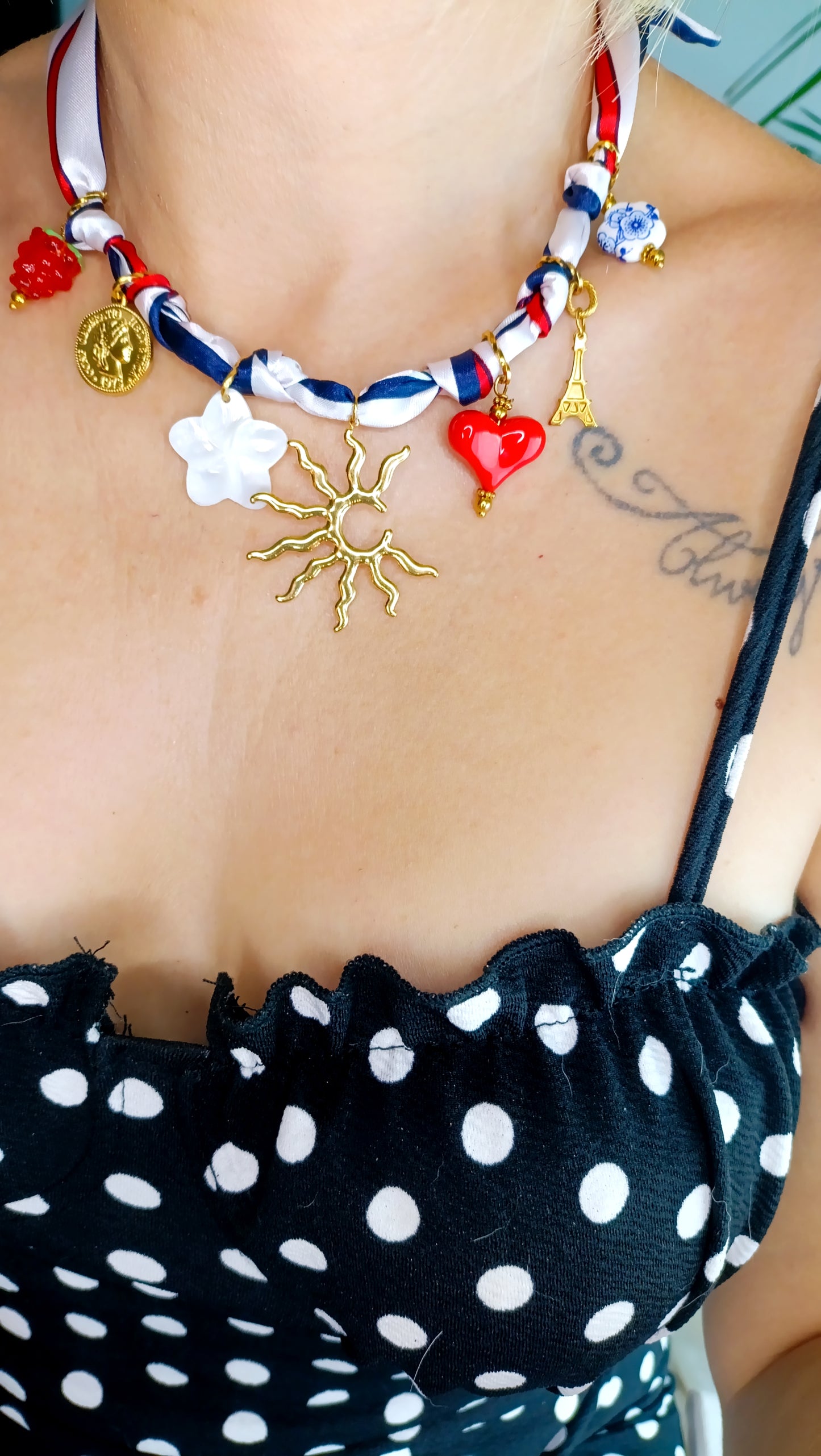 collier foulard femme, collier foulard à breloques, collier foulard à charms, collier foulard à pendentifs en acier inox, collier foulard fantaisie, collier foulard pas cher, collier foulard original, collier foulard fait en france, collier foulard de créateur, collier foulard abordable, bijoux en acier inoxydable pas cher, bijoux en acier inoxydable de qualité, meilleur site de bijoux de créateur en acier inox, meilleur site français de bijoux en acier inox, bijoux français rares