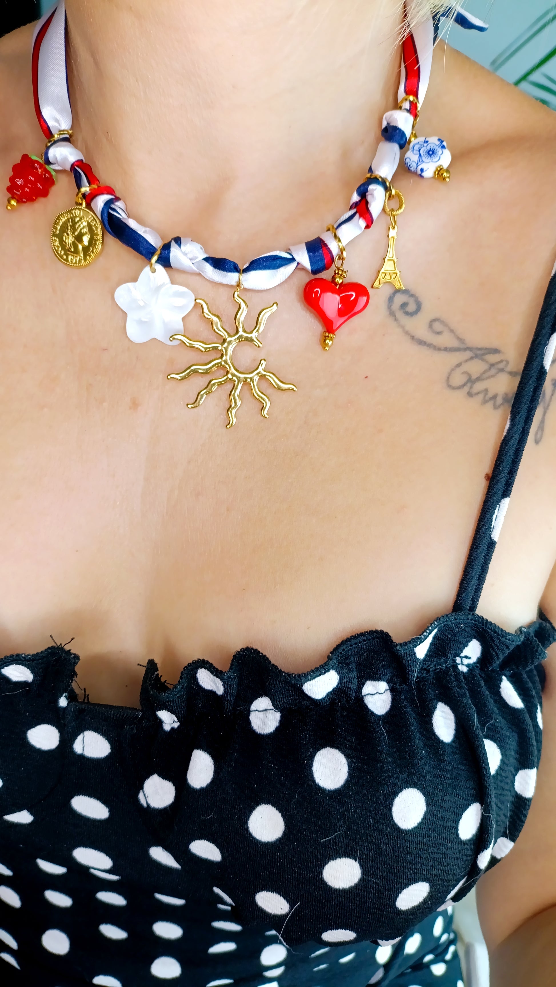 collier foulard femme, collier foulard à breloques, collier foulard à charms, collier foulard à pendentifs en acier inox, collier foulard fantaisie, collier foulard pas cher, collier foulard original, collier foulard fait en france, collier foulard de créateur, collier foulard abordable, bijoux en acier inoxydable pas cher, bijoux en acier inoxydable de qualité, meilleur site de bijoux de créateur en acier inox, meilleur site français de bijoux en acier inox, bijoux français rares