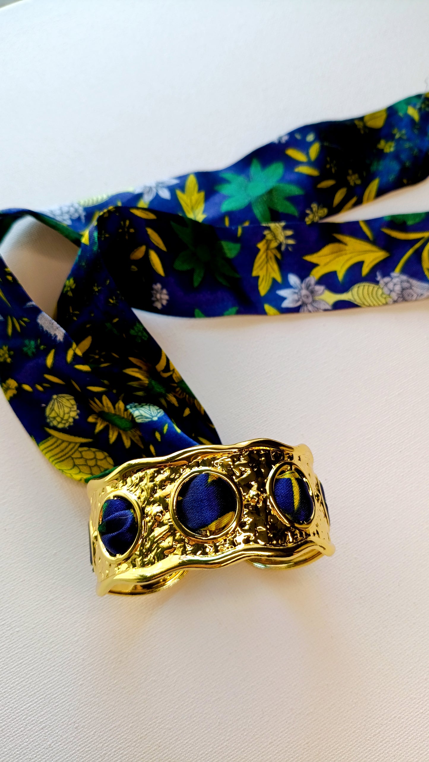 Bracelet Quelque soit la saison, bleu foncé /  Jonc Acier inoxydable et tissu coloré
