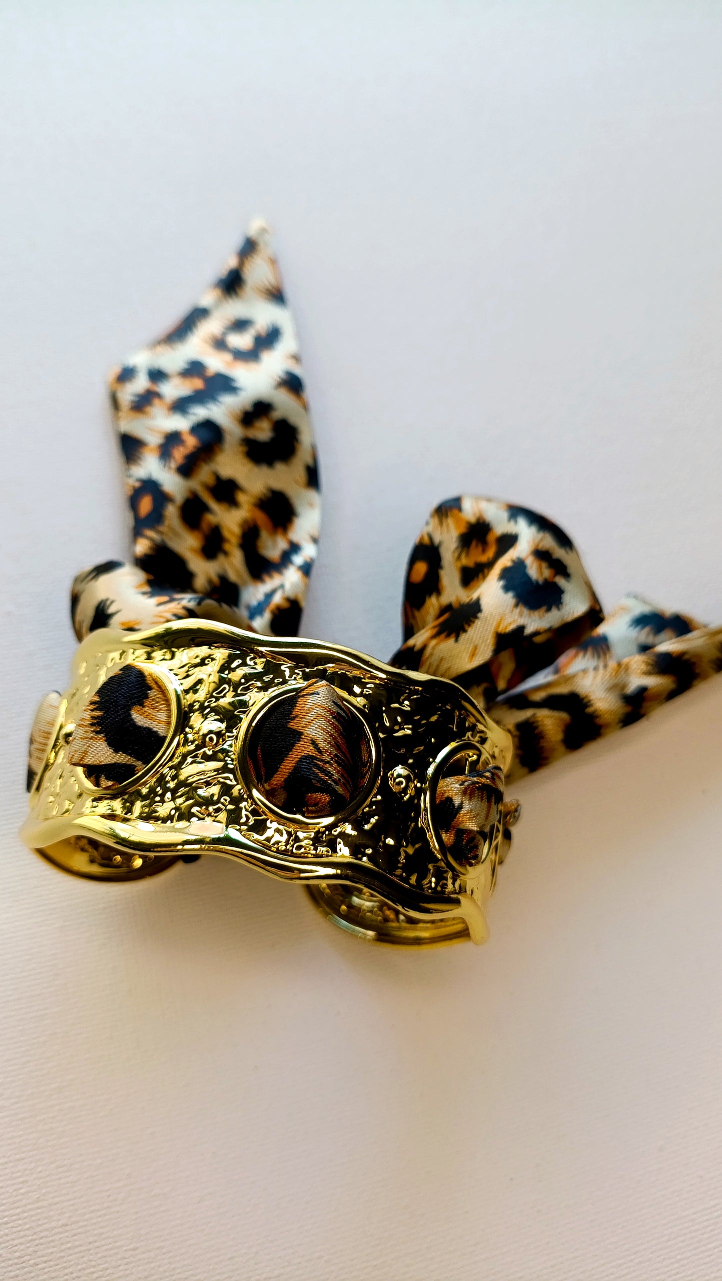 bracelet femme jonc et foulard, bjonc femme foulard, jonc foulard femme acier inox, bracelet foulard femme acier, jonc foulard femme pas cher, jonc foulard femme de qualité, bijoux de haute fantaisie femme, bijoux de haute fantaisie femme en acier inox, jonc acier inoxydable et tissu coloré femme