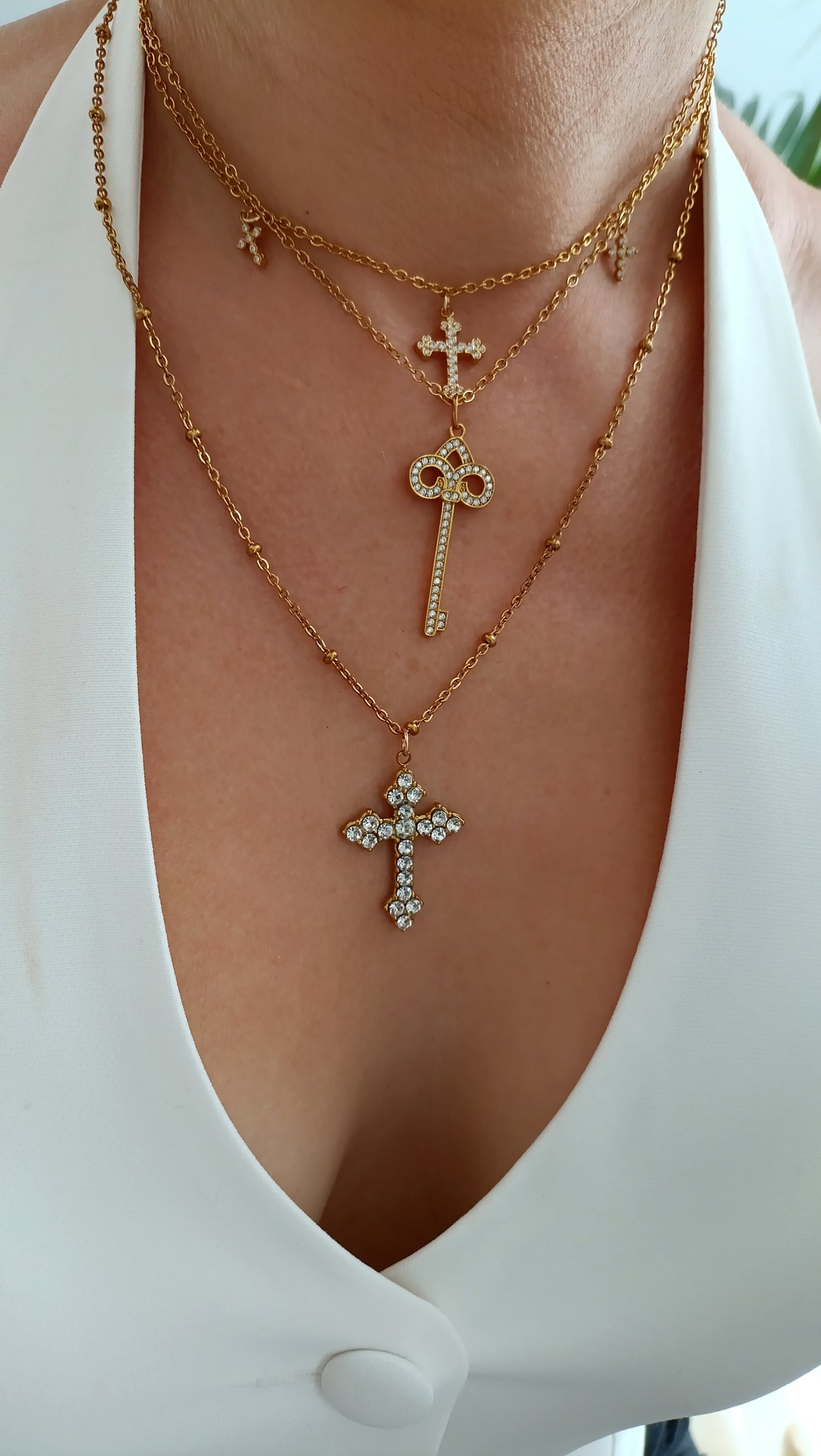 Colier catholique femme, collier chrétien femme, collier lourdes femme, collier catholique en acier inoxydable, collier chrétien femme en acier inoxydable, bijoux fantaisie rodez, bijoux de créateur rodez, bijoux artisanaux rodez