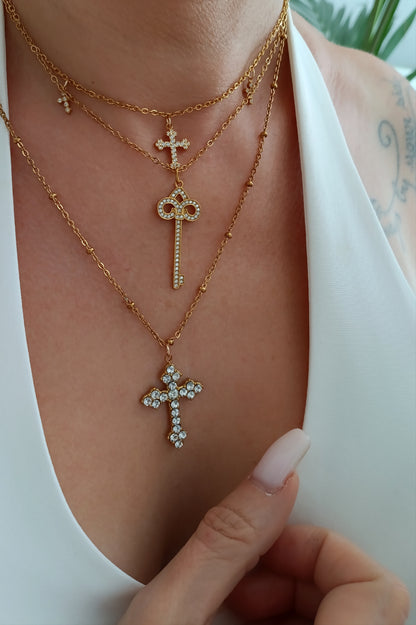 Colier catholique femme, collier chrétien femme, collier lourdes femme, collier catholique en acier inoxydable, collier chrétien femme en acier inoxydable, bijoux fantaisie rodez, bijoux de créateur rodez, bijoux artisanaux rodez