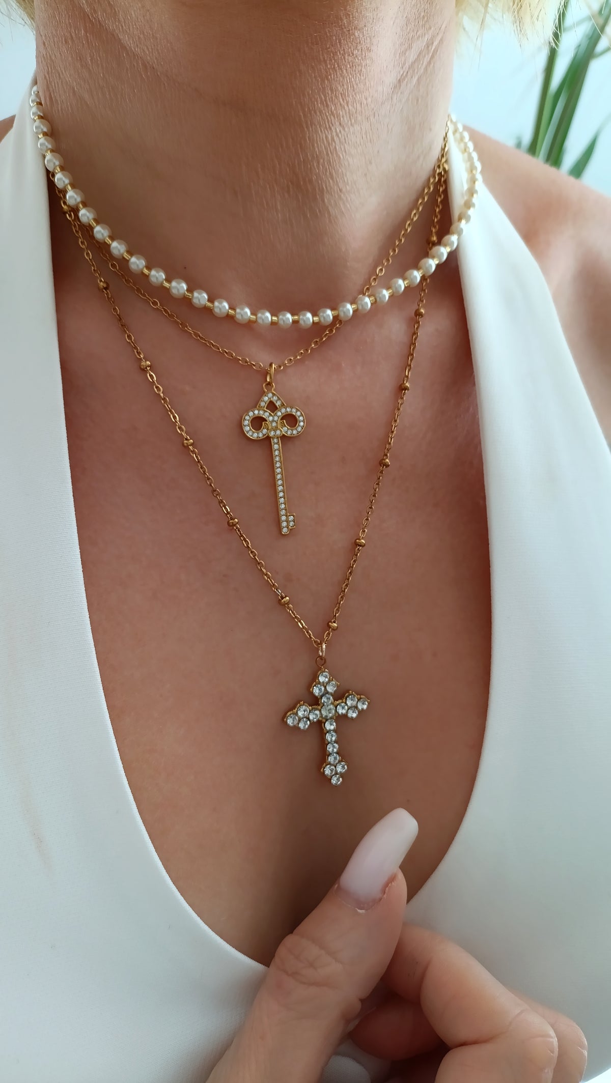 Colier catholique femme, collier chrétien femme, collier lourdes femme, collier catholique en acier inoxydable, collier chrétien femme en acier inoxydable, bijoux fantaisie rodez, bijoux de créateur rodez, bijoux artisanaux rodez