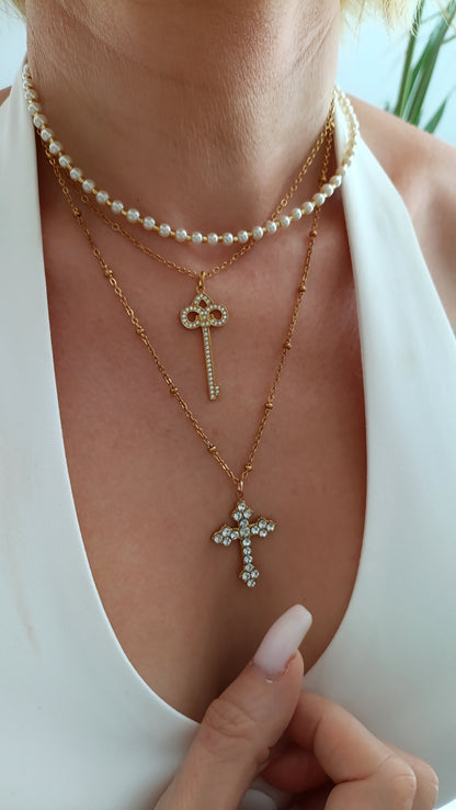 Colier catholique femme, collier chrétien femme, collier lourdes femme, collier catholique en acier inoxydable, collier chrétien femme en acier inoxydable, bijoux fantaisie rodez, bijoux de créateur rodez, bijoux artisanaux rodez