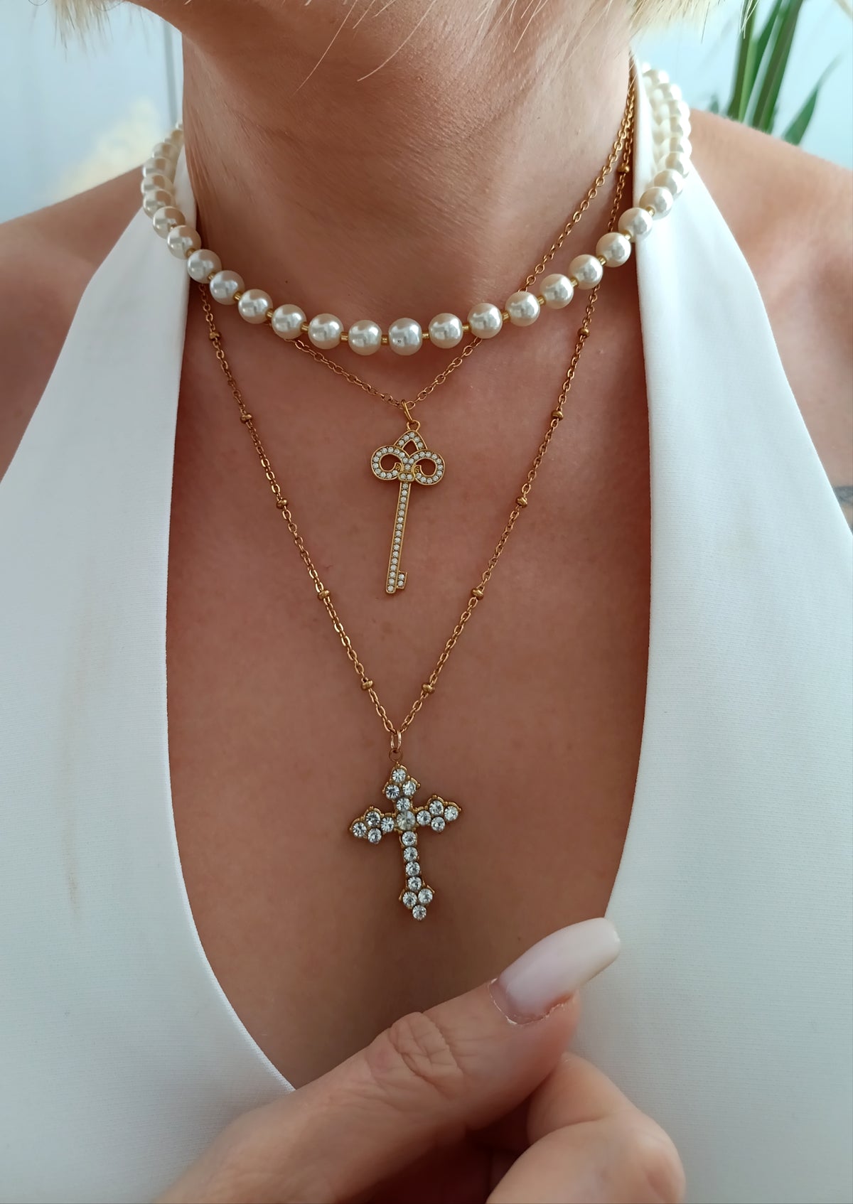Colier catholique femme, collier chrétien femme, collier lourdes femme, collier catholique en acier inoxydable, collier chrétien femme en acier inoxydable, bijoux fantaisie rodez, bijoux de créateur rodez, bijoux artisanaux rodez