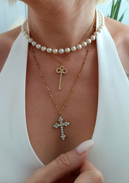 Colier catholique femme, collier chrétien femme, collier lourdes femme, collier catholique en acier inoxydable, collier chrétien femme en acier inoxydable, bijoux fantaisie rodez, bijoux de créateur rodez, bijoux artisanaux rodez
