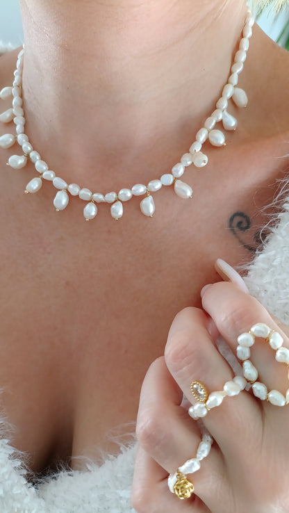 collier monarchie française en perles d'eau douce, collier pelres d'eau douce femme, collier de créateur en perles d'eau douce, bijoux faits mains france, bijoux faits main rodez, bijoux fantaisie aveyron, bijoux fantaisie rodez, bijoux acier inoxydable rodez, bijoux perles d'eau douce fait en france, entreprise française de bijoux, collier vintage femme perles d'eau douce